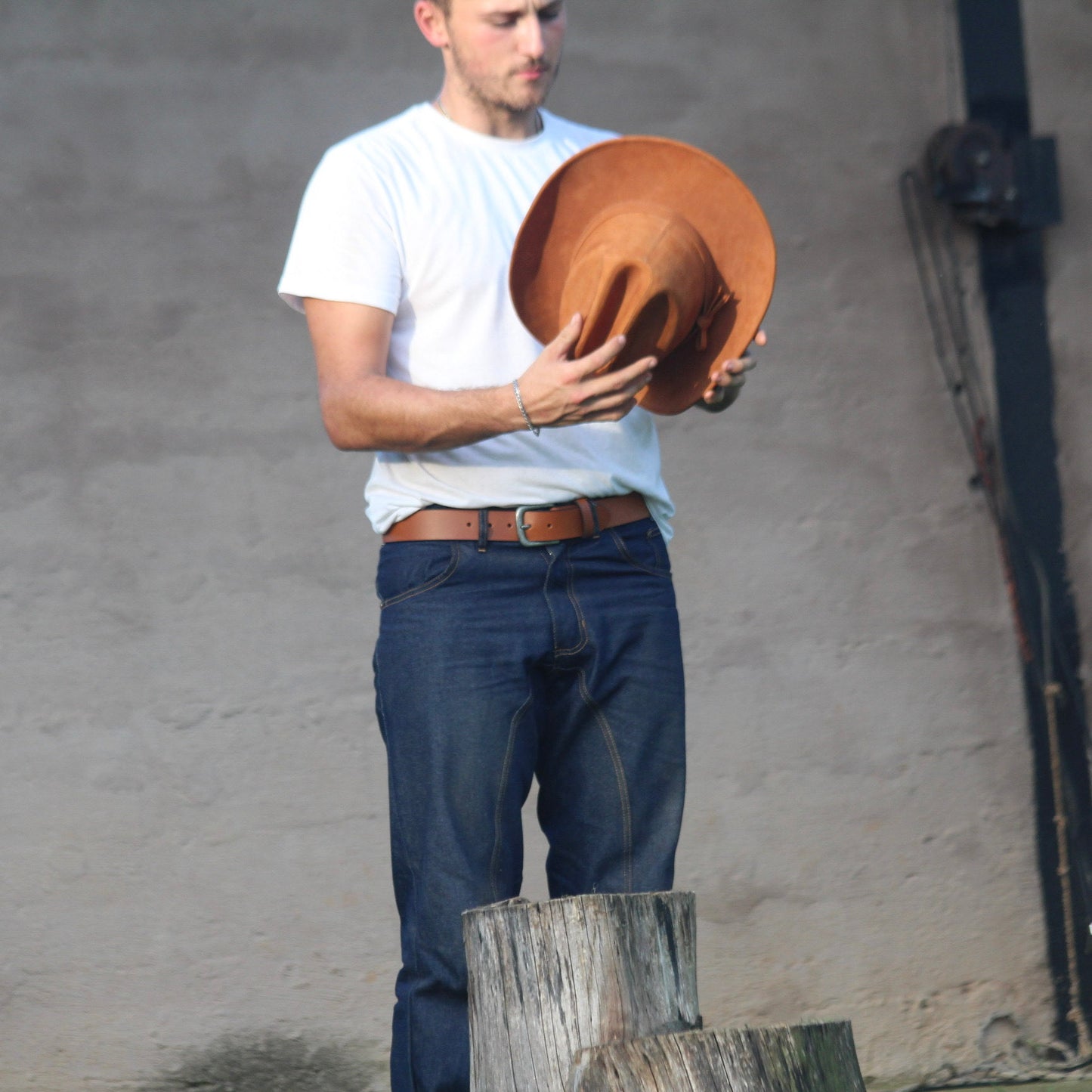 Men's rugged outbacks